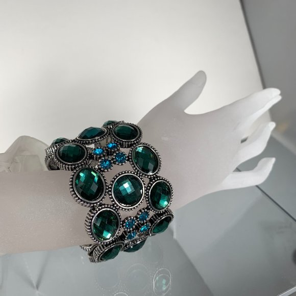 NWOT Blue-green Crystal Cuff Bangle - Picture 1 of 3